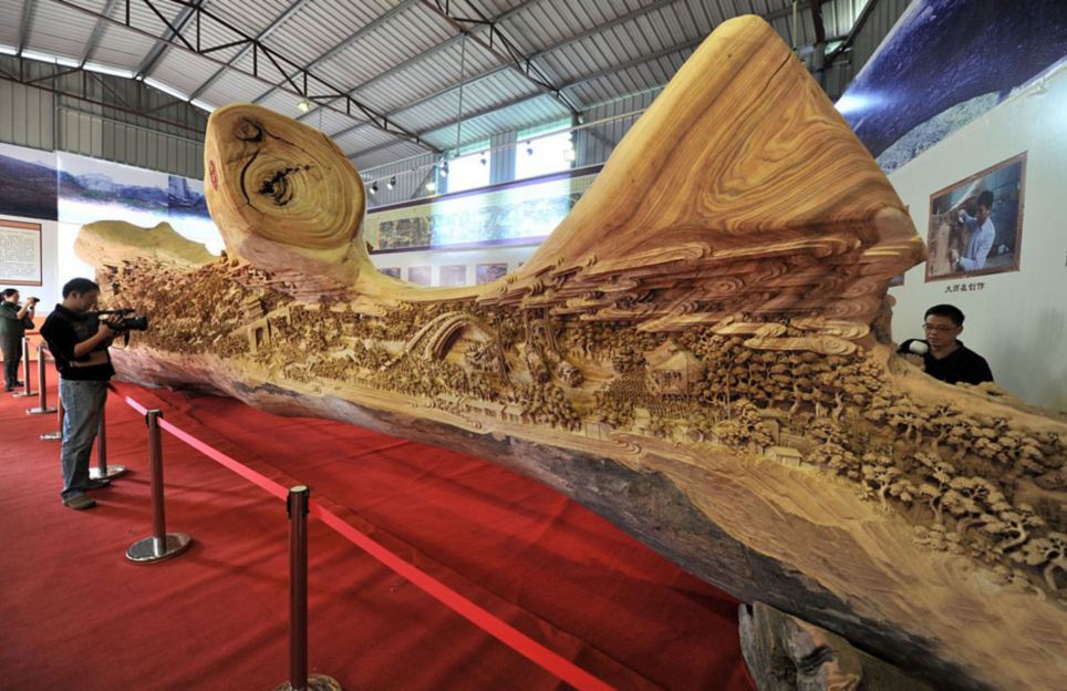Escultor chinês passa longos 4 anos esculpindo incrível obra prima em madeira 01