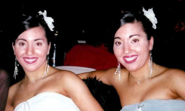 Gêmeas idênticas australianas compartilham de tudo: desde namorado até cirurgias plásticas 15