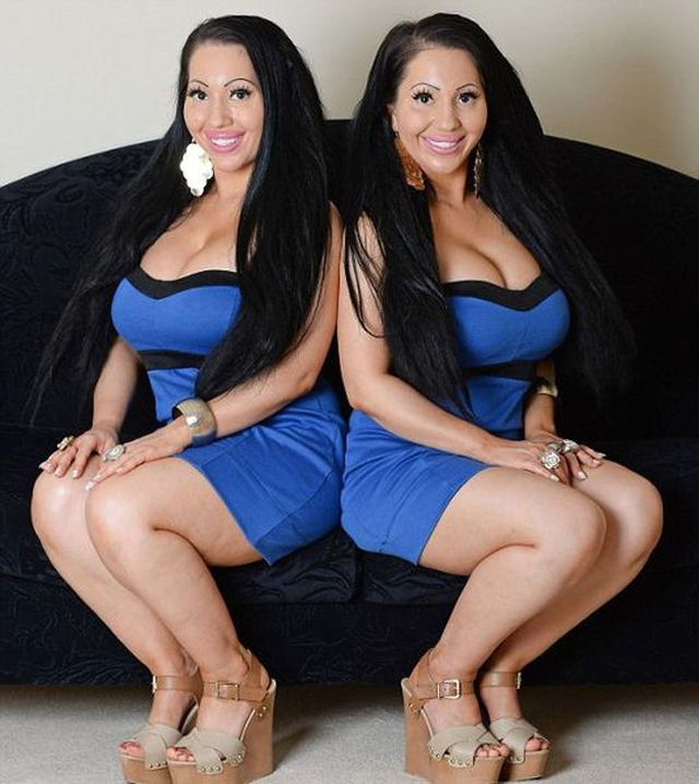 Gêmeas idênticas australianas compartilham de tudo: desde namorado até cirurgias plásticas 23