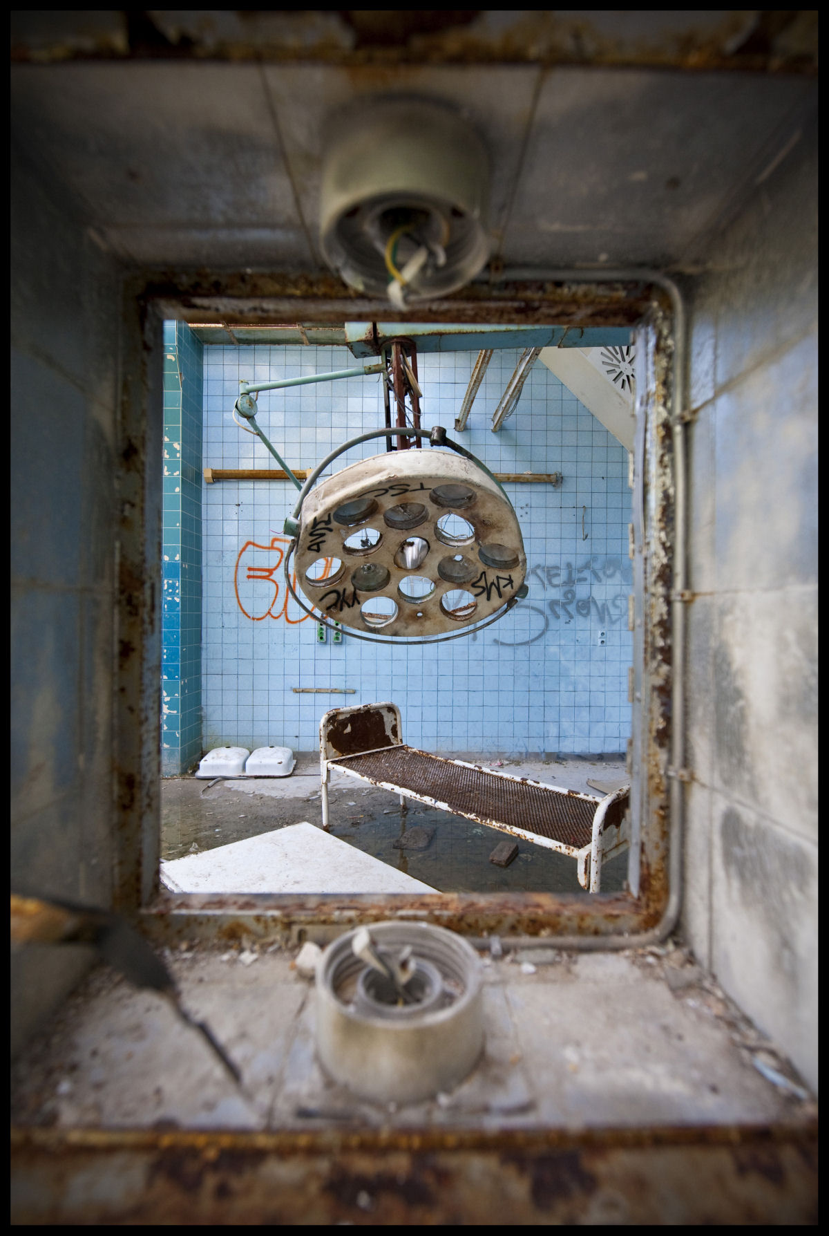 A história de um gigante atormentado: os restos fantasmagóricos do Sanatório Beelitz 04