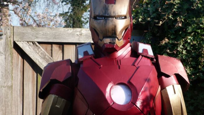 Fã constrói impressionante traje do Iron Man 25