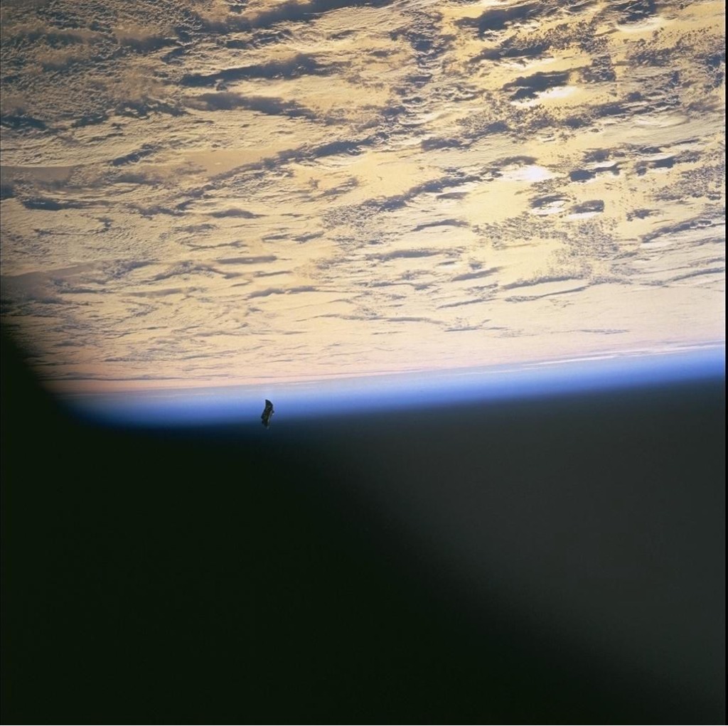 NASA elimina imagem onde aparece suposta nave extraterrestre visitando a Terra