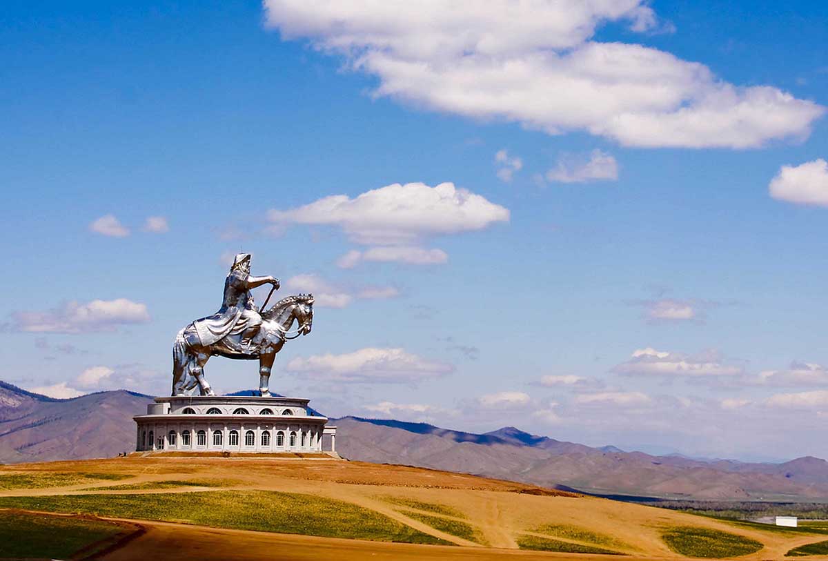 A imponente estátua equestre de Genghis Khan na Mongólia 11