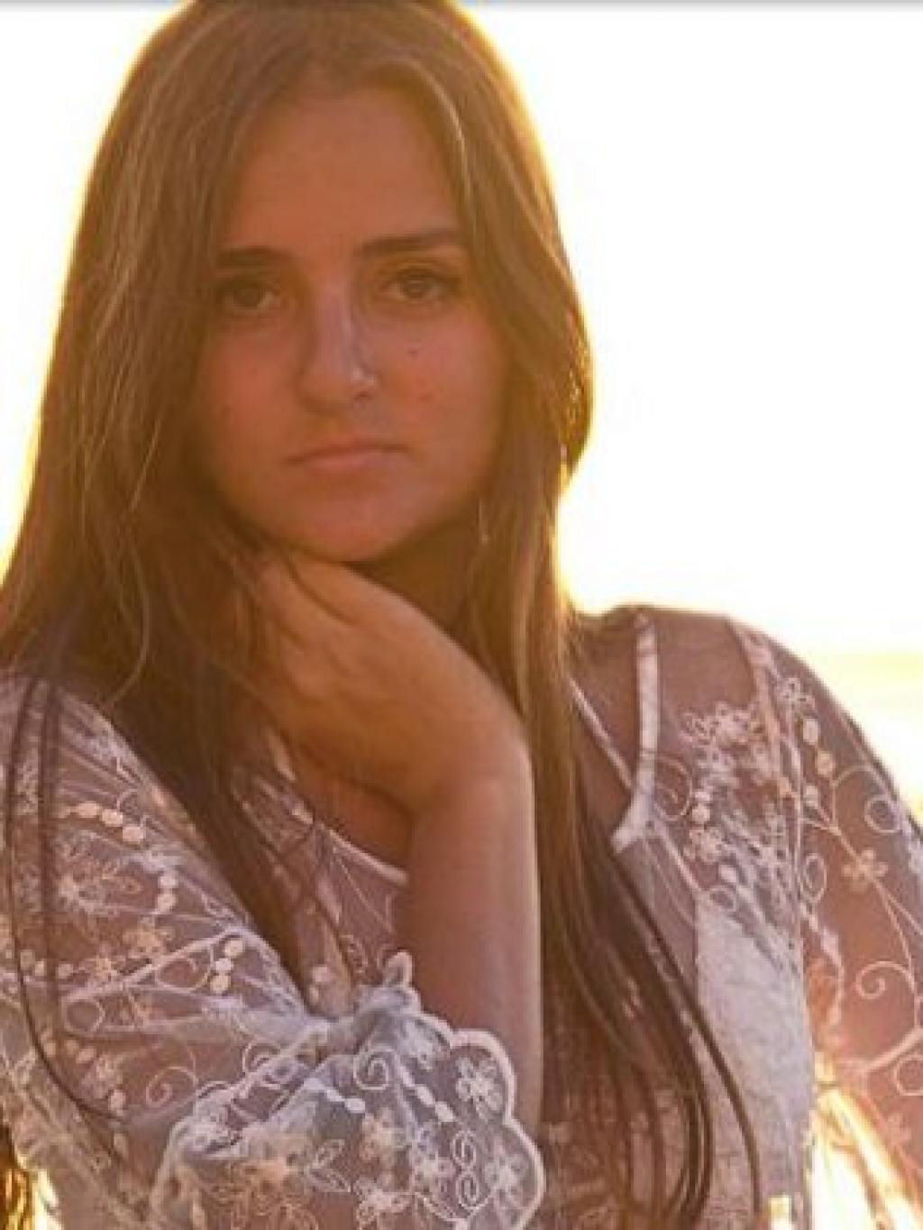 Jovem brasileira leiloa virgindade por mais de um milhão e meio 01