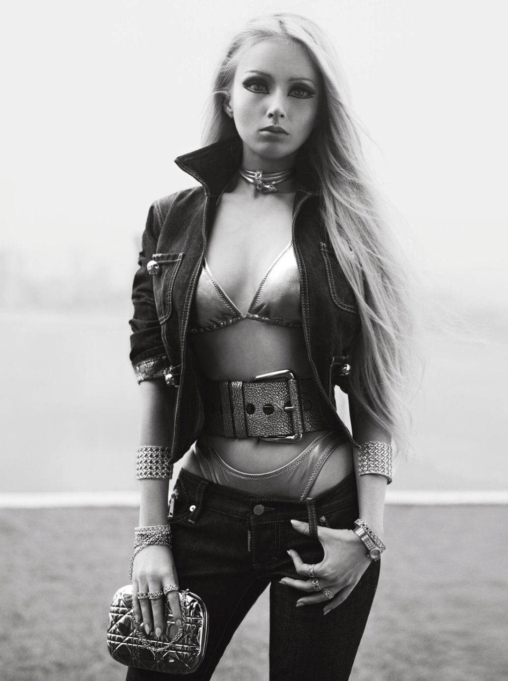 Valeria Lukyanova, a Barbie Humana, impacta com fotos em revista 03