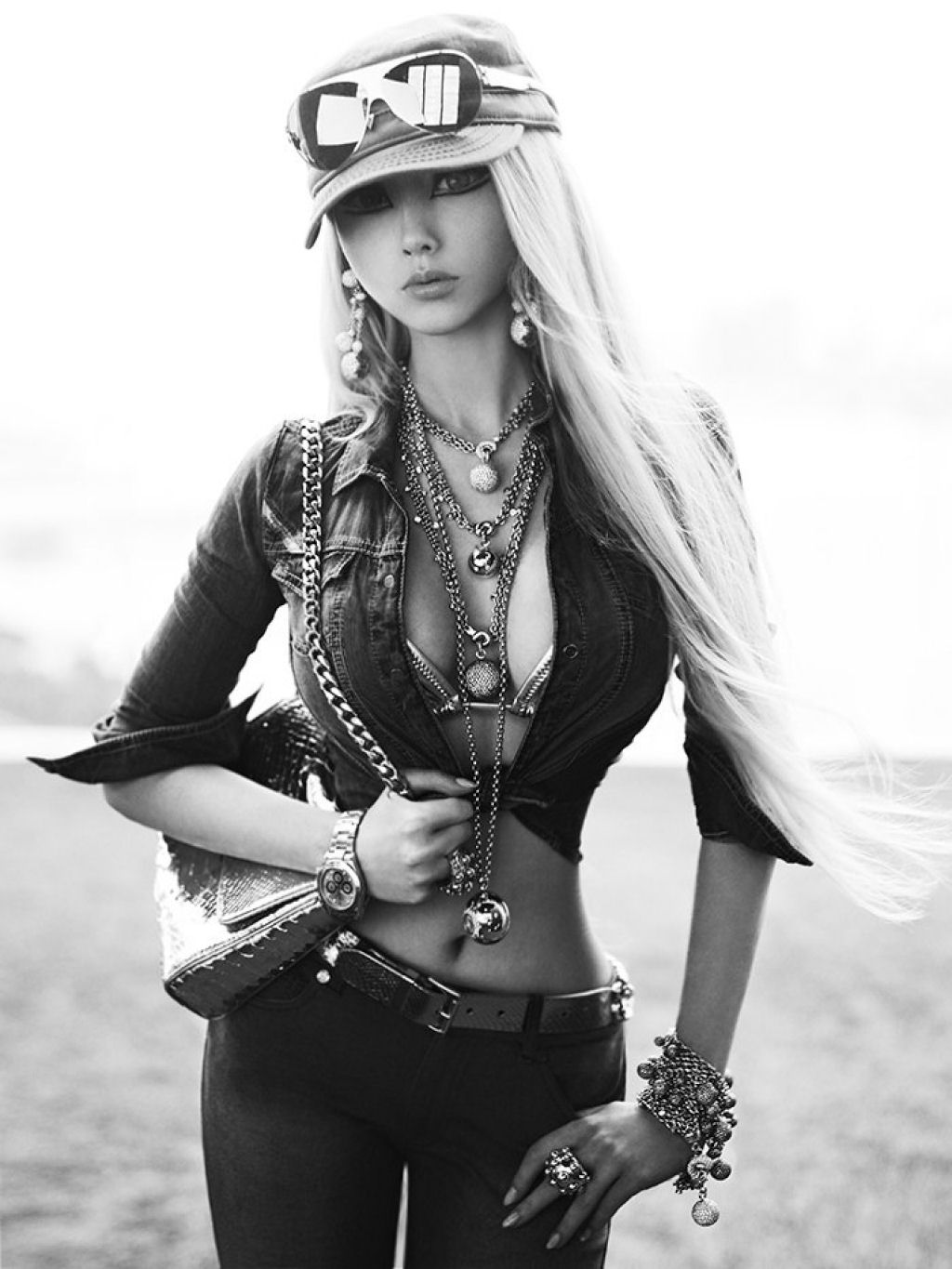 Valeria Lukyanova, a Barbie Humana, impacta com fotos em revista 05