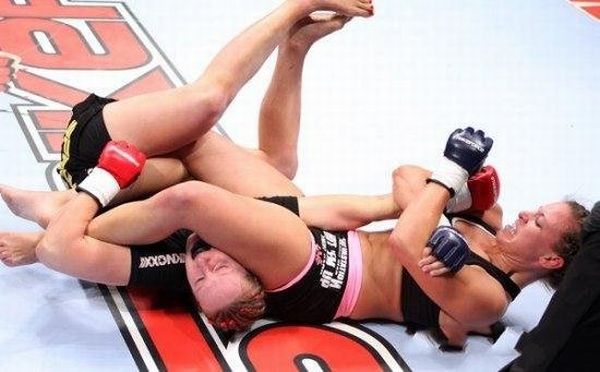 As sexy lutadoras do MMA 36