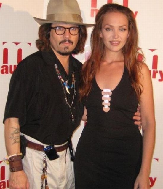 Tiffany Claus, a irmã gêmea que Angelina nunca teve 08