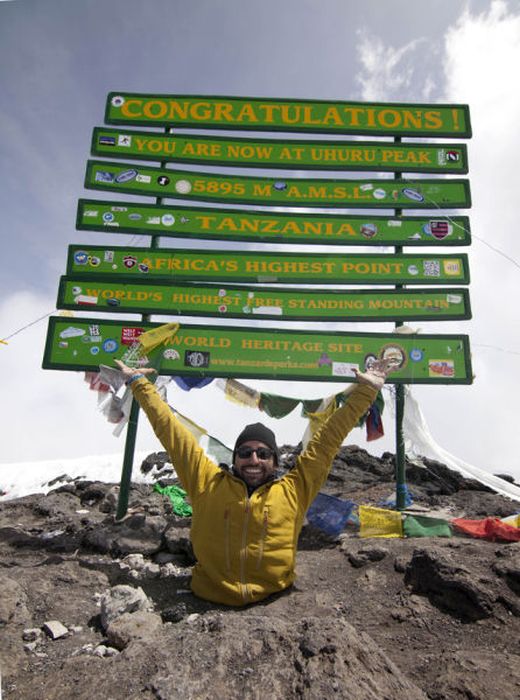 A história em fotos de Spencer West, o homem que venceu o Kilimanjaro com as mãos 41