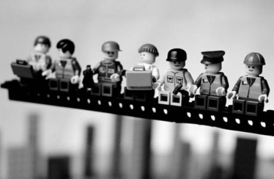 Fotografias que contam história transladadas ao Lego 17