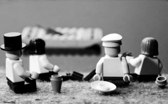 Fotografias que contam história transladadas ao Lego 25