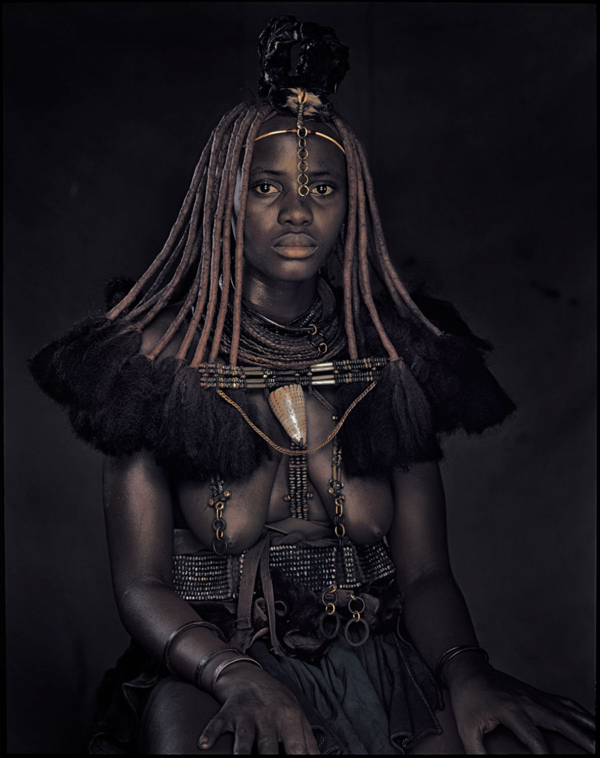 A beleza da tribo Himba, os últimos povos nômades da África  08