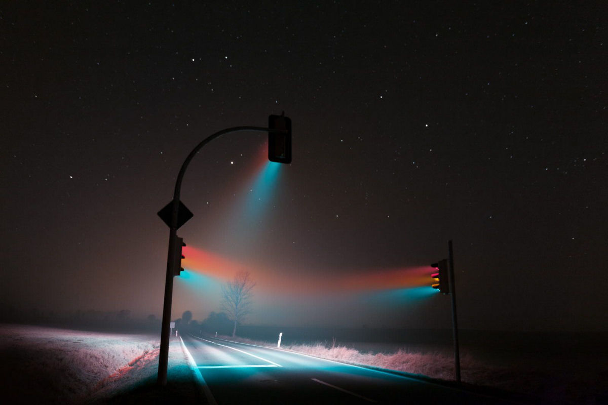 Uma bela longa exposição de semáforos no deserto.