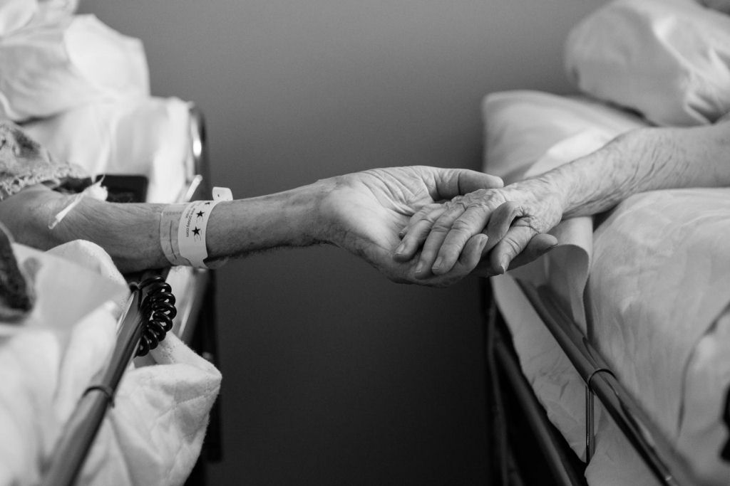 Nem a morte conseguiu separá-los: depois de 62 anos casados morrem juntos e de mãos dadas