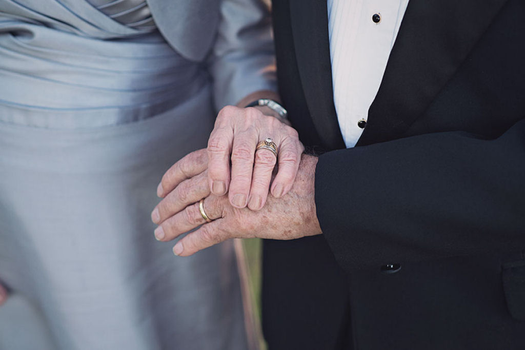 Casal teve que esperar 70 anos para fazer as fotos de casamento, e ainda d para notar seu amor 04