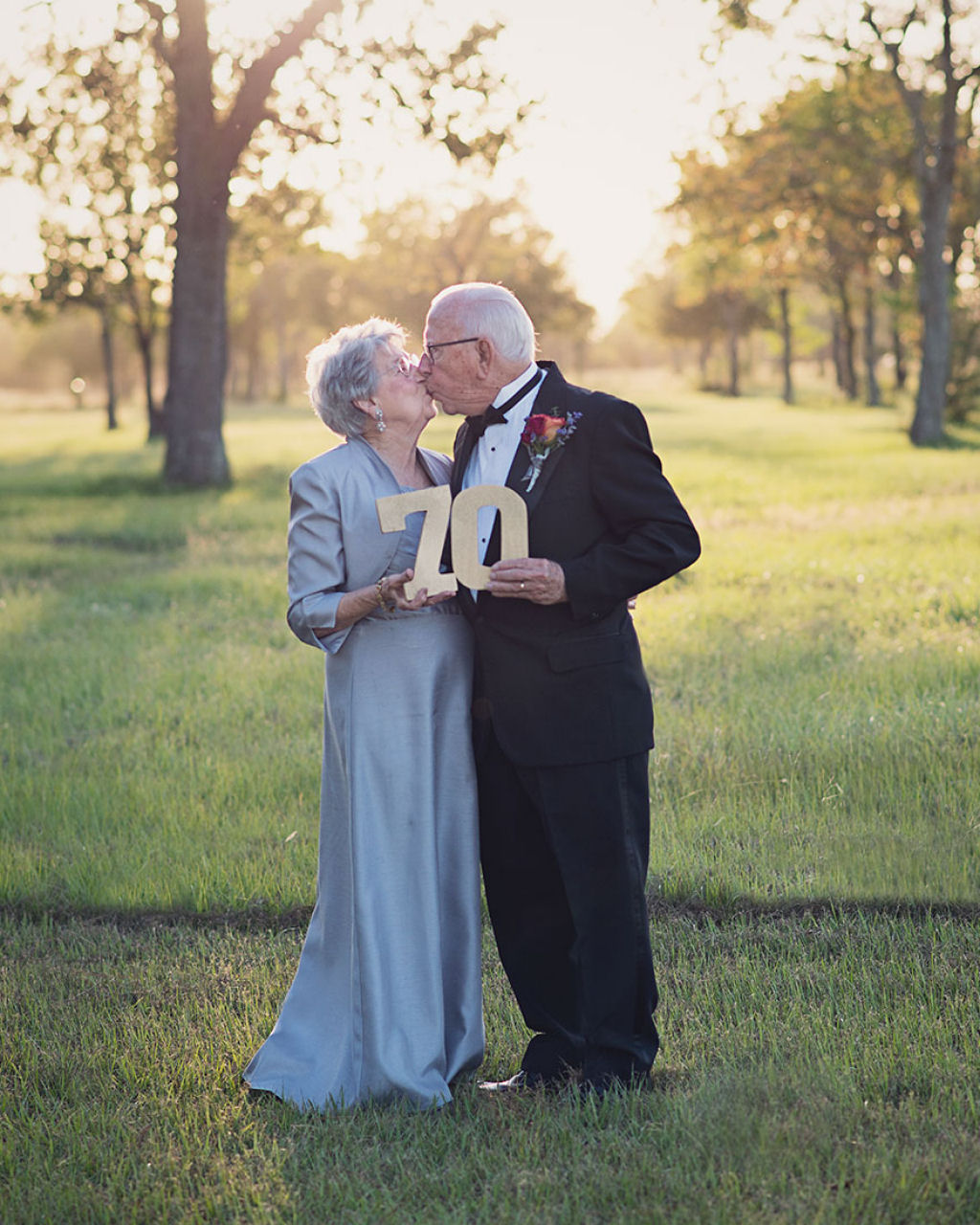 Casal teve que esperar 70 anos para fazer as fotos de casamento, e ainda d para notar seu amor 05