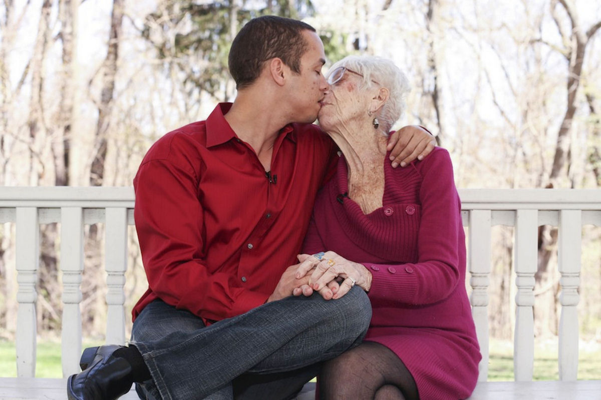 O amor não tem idade: homem de 31 namora uma senhora de 91 anos