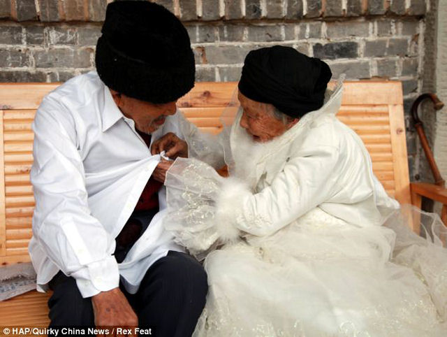 Chineses renovam votos de casamento 88 anos depois