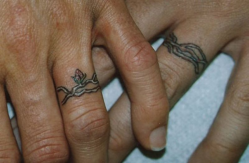 As melhores tatuagens de aliana de casamento 14
