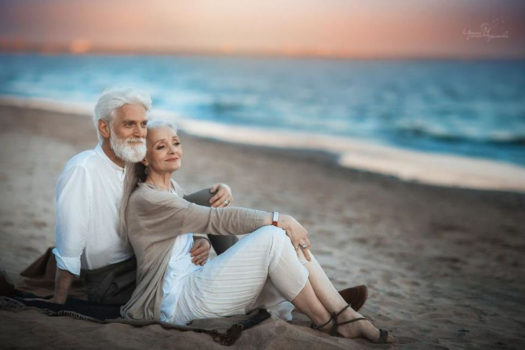 Fotgrafa russa registra casal na melhor idade para mostrar que o amor pode sim transcender o tempo 10