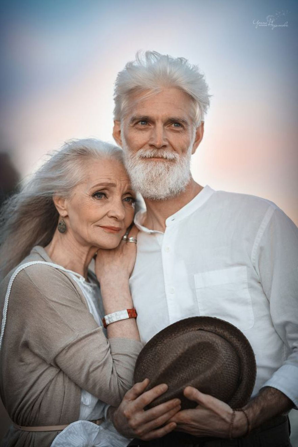 Fotgrafa russa registra casal na melhor idade para mostrar que o amor pode sim transcender o tempo 12