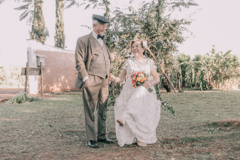 Casal finalmente tira fotos românticas de casamento após 60 anos juntos 11
