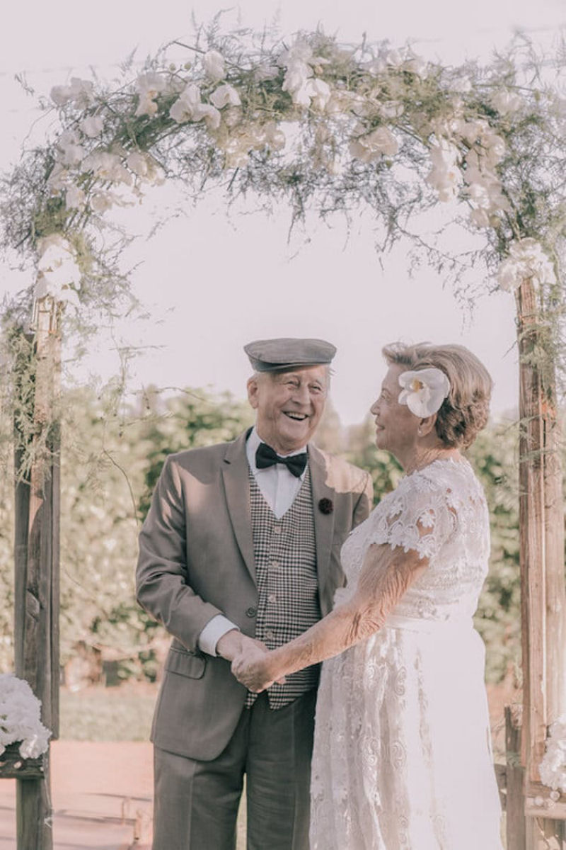 Casal finalmente tira fotos românticas de casamento após 60 anos juntos 12