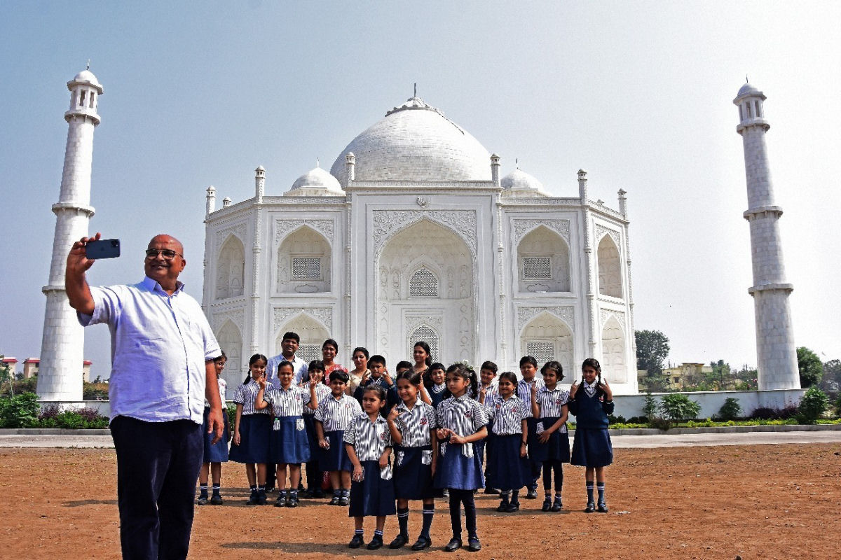 Indiano constrói uma réplica do Taj Mahal para sua esposa