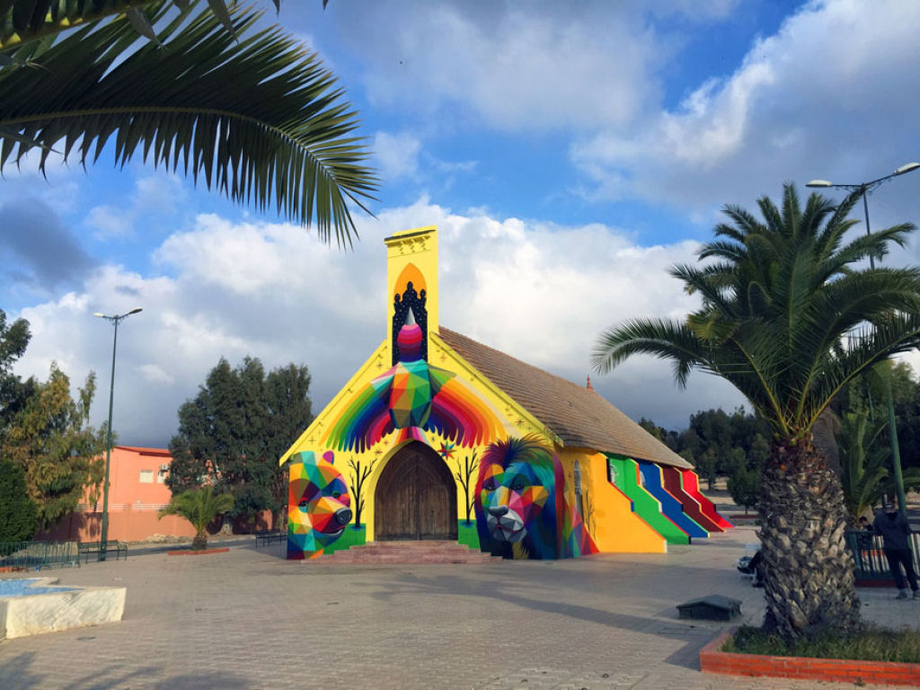 Esta igreja marroquina abandonada foi pintada com belas figuras geométricas coloridas 09
