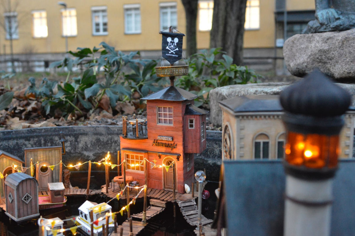 Coletivo anônimo continua decorando as cidades suecas com diminutas lojas para ratos 09