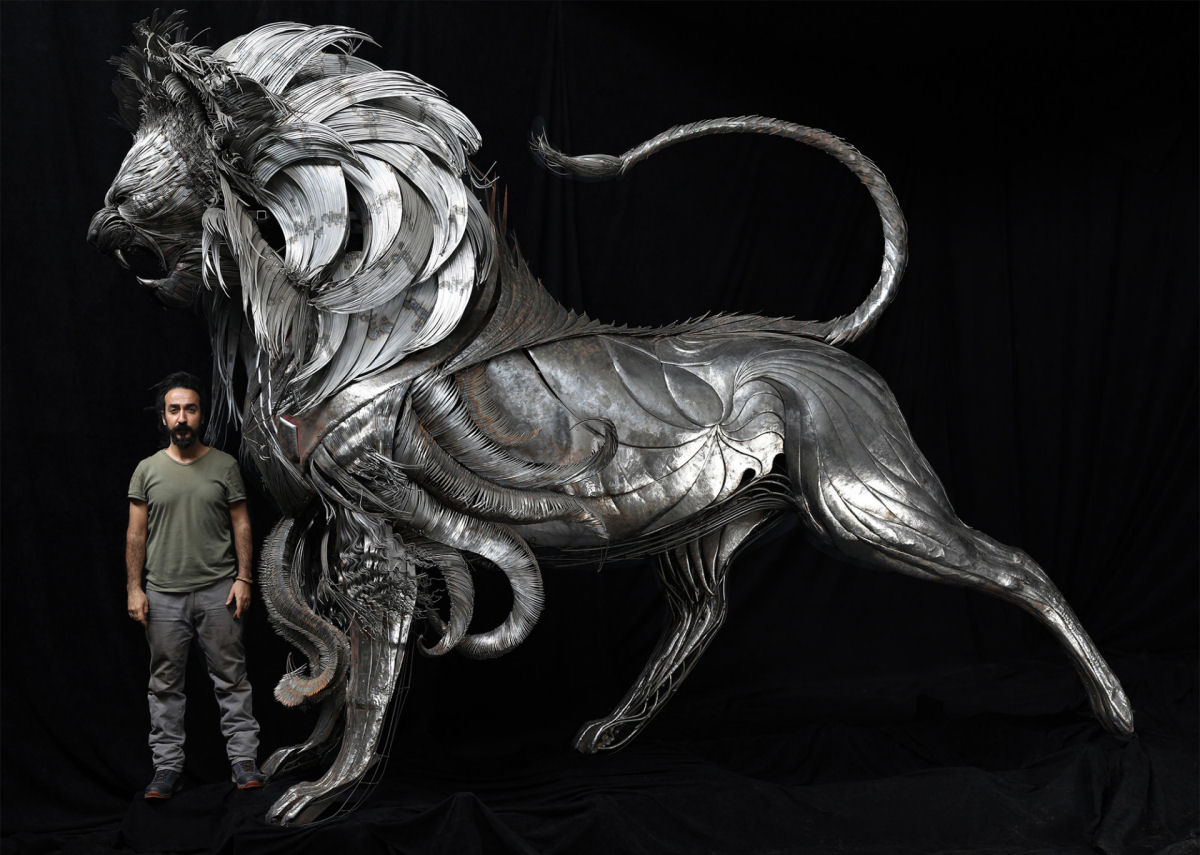 As esculturas enormes de metal deste escultor turco incorporam efeitos caticos das mudanas climticas 06