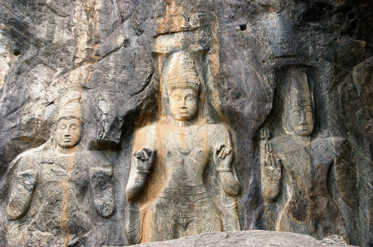 Buduruwagala, as 7 belas esttuas budistas de 1.000 anos de idade esculpidas na rocha