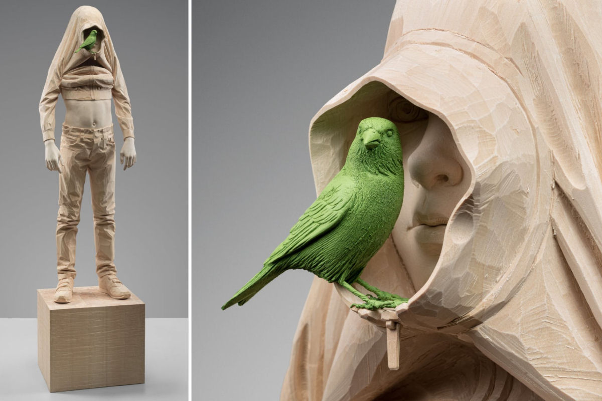 Caprichosas esculturas de madeira exploram a curiosidade e a conexo da infncia 02