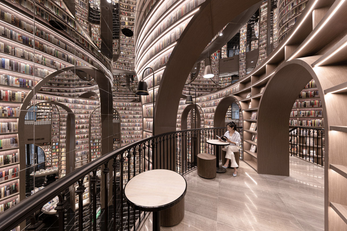 Livraria chinesa com teto espelhado e piso reluzente parece uma ilusão de M.C. Escher 05