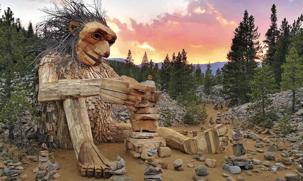 Artista esconde grandes esculturas de trolls de madeira na Austrlia para que todos possam encontrar 10