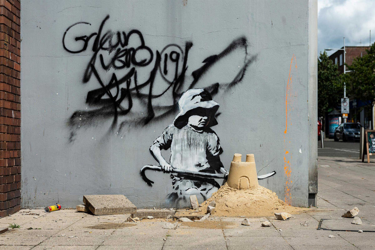Novos trabalhos de Banksy atrevidamente interpretam as férias de verão 02