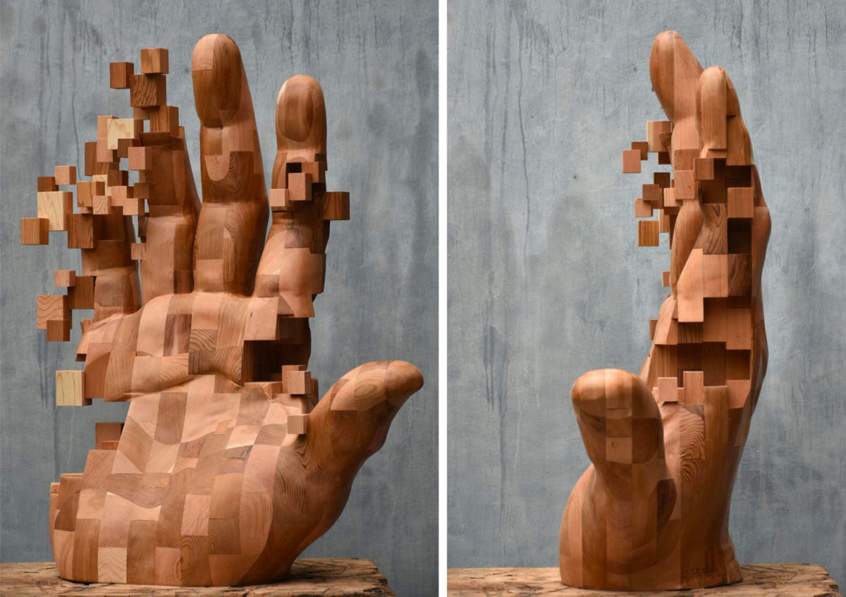 Esculturas figurativas parecem se fragmentar com pixels de madeira 09