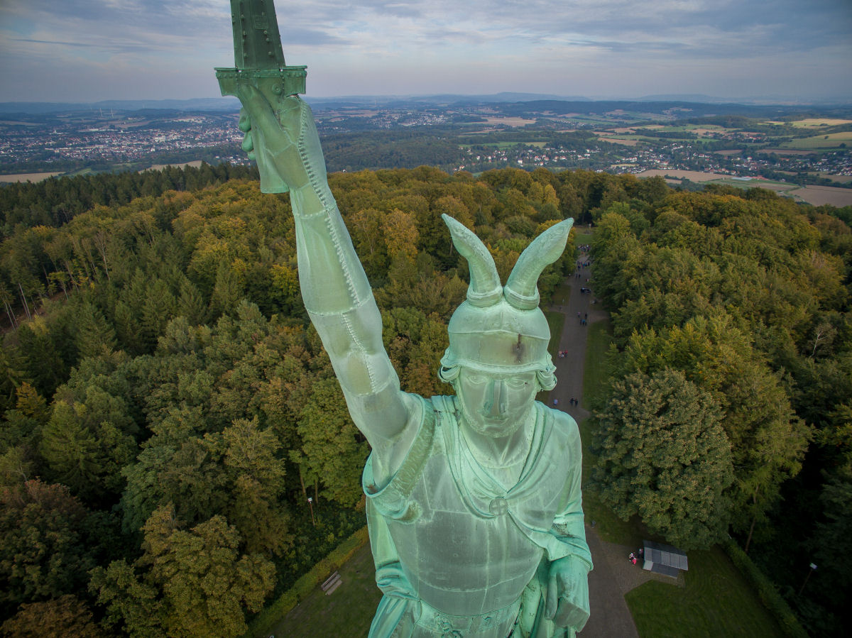A estátua mais alta da Alemanha foi erigida no local errado