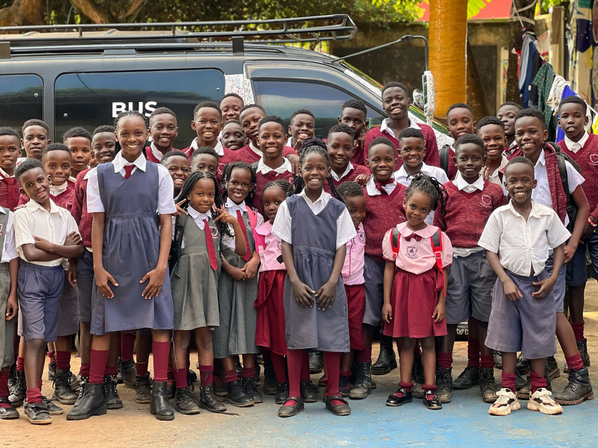 Grupo de dana infantil de Uganda ganha elogios internacionais por impressionantes apresentaes acrobticas