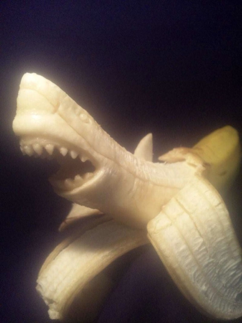 Artista japonês usa palitos para criar surpreendentes esculturas de banana 10