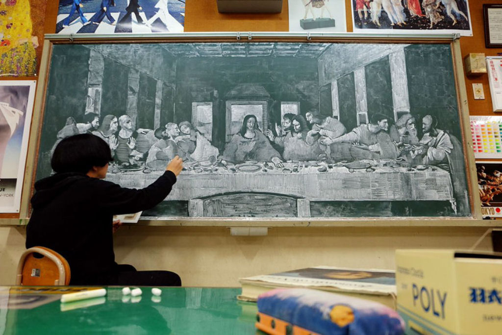 Professor japons recria obras de arte em seu quadro-negro 01