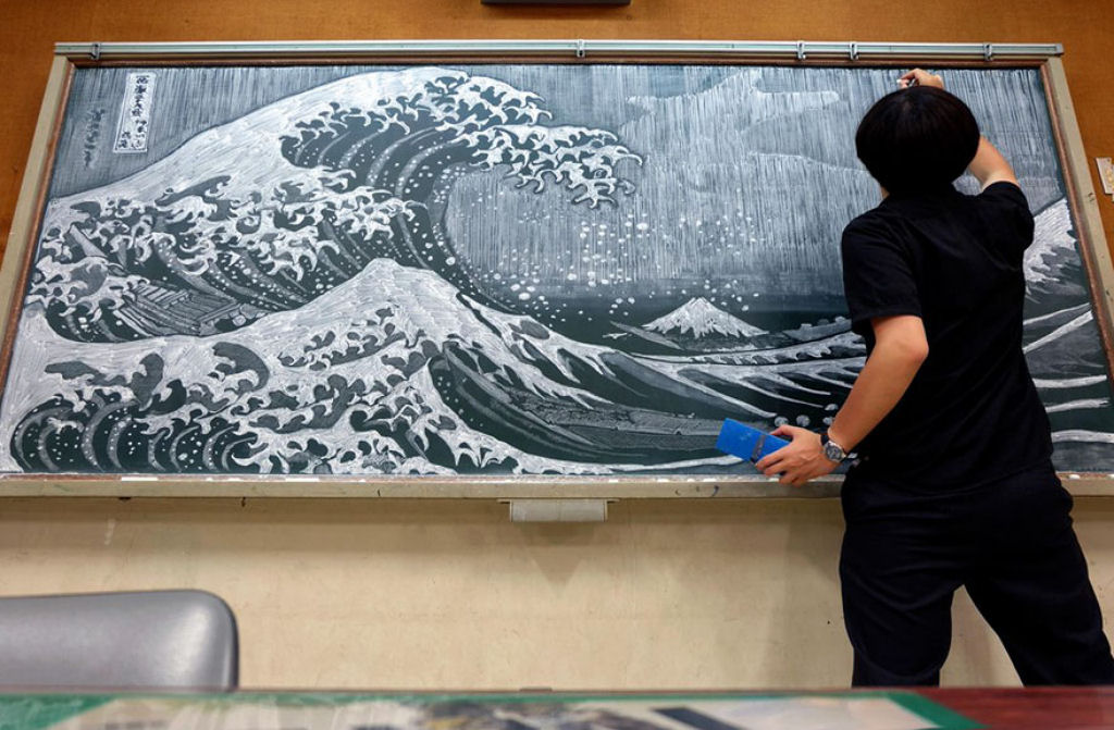 Professor japons recria obras de arte em seu quadro-negro 02