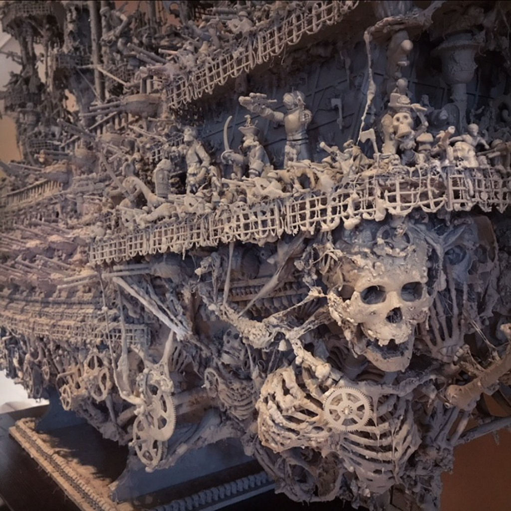 Artista passa 14 meses criando a mais incrvel escultura de navio pirata fantasma 09