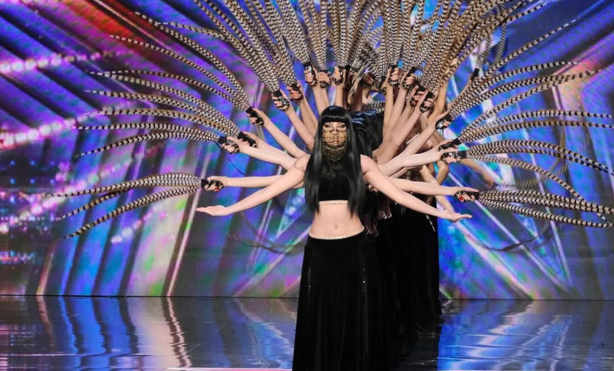 Grupo de dança libanesa impressiona os jurados do 'America's Got Talent' com rotina hipnótica 