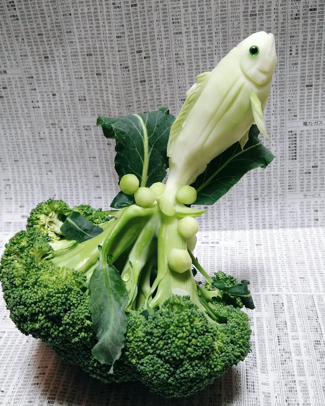 Escultor japons transforma frutas e legumes  em esculturas comestveis brilhantes 02