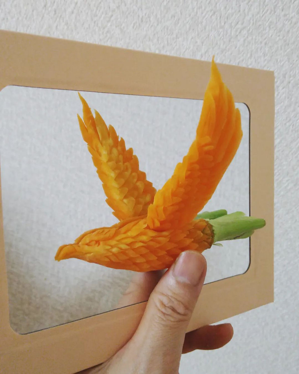 Escultor japons transforma frutas e legumes  em esculturas comestveis brilhantes 06