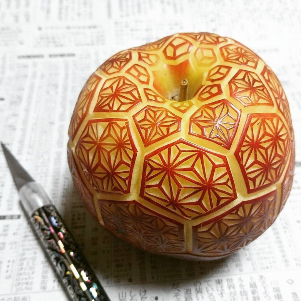 A delicada arte com frutas de um escultor japons 10