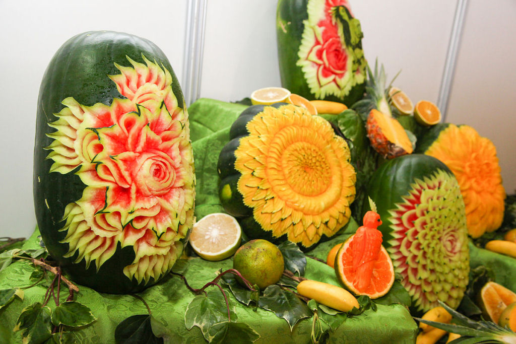 A delicada arte com frutas de um escultor japons 25