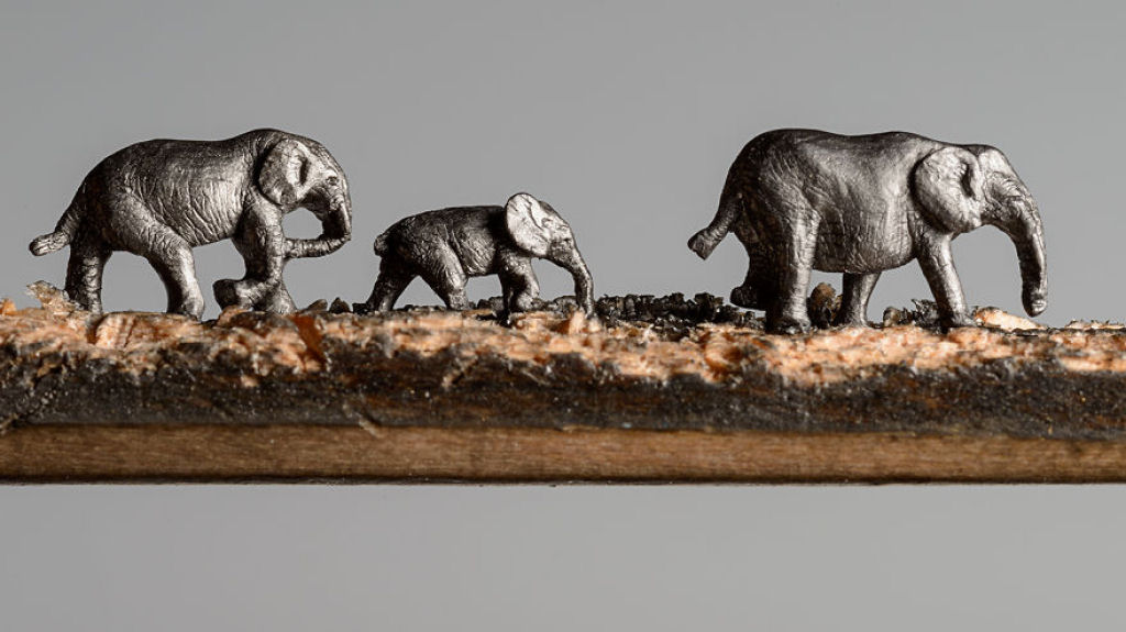 Manada de elefantes esculpida em lpis por Cindy Chinn 07