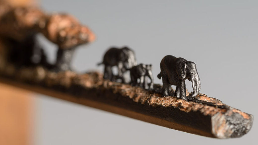 Manada de elefantes esculpida em lpis por Cindy Chinn 08